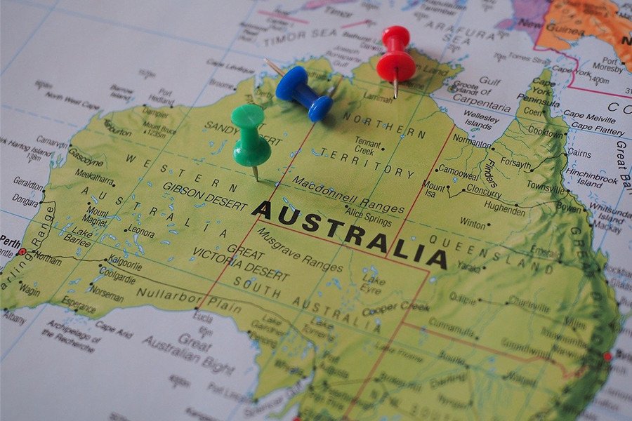 What fruits are grown in different regions of Australia throughout the year